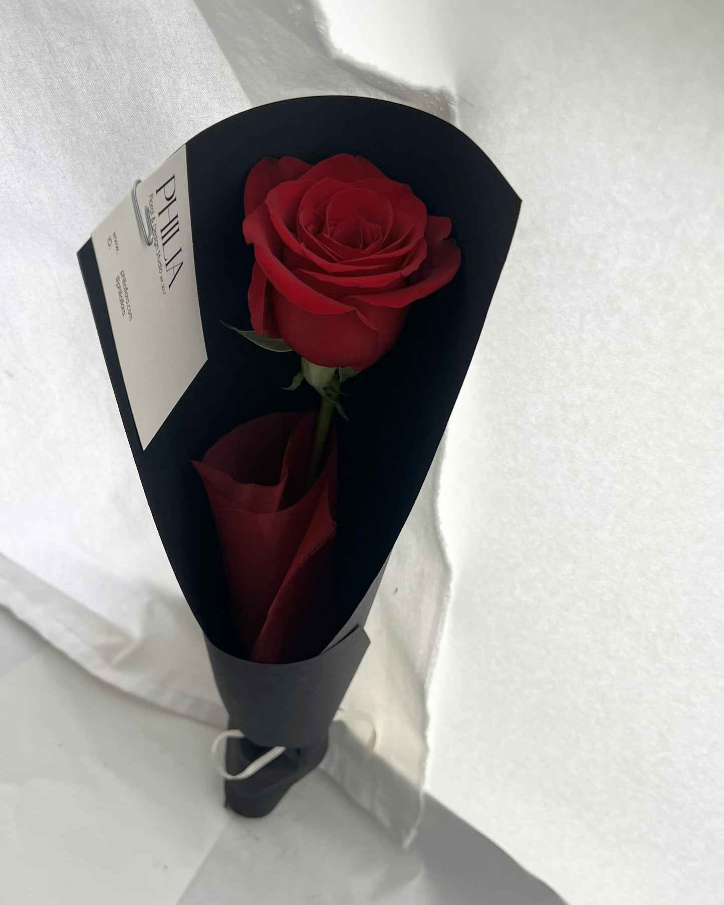 Single Red Rose ︱Black Paper Wrap (Pick-up Only)