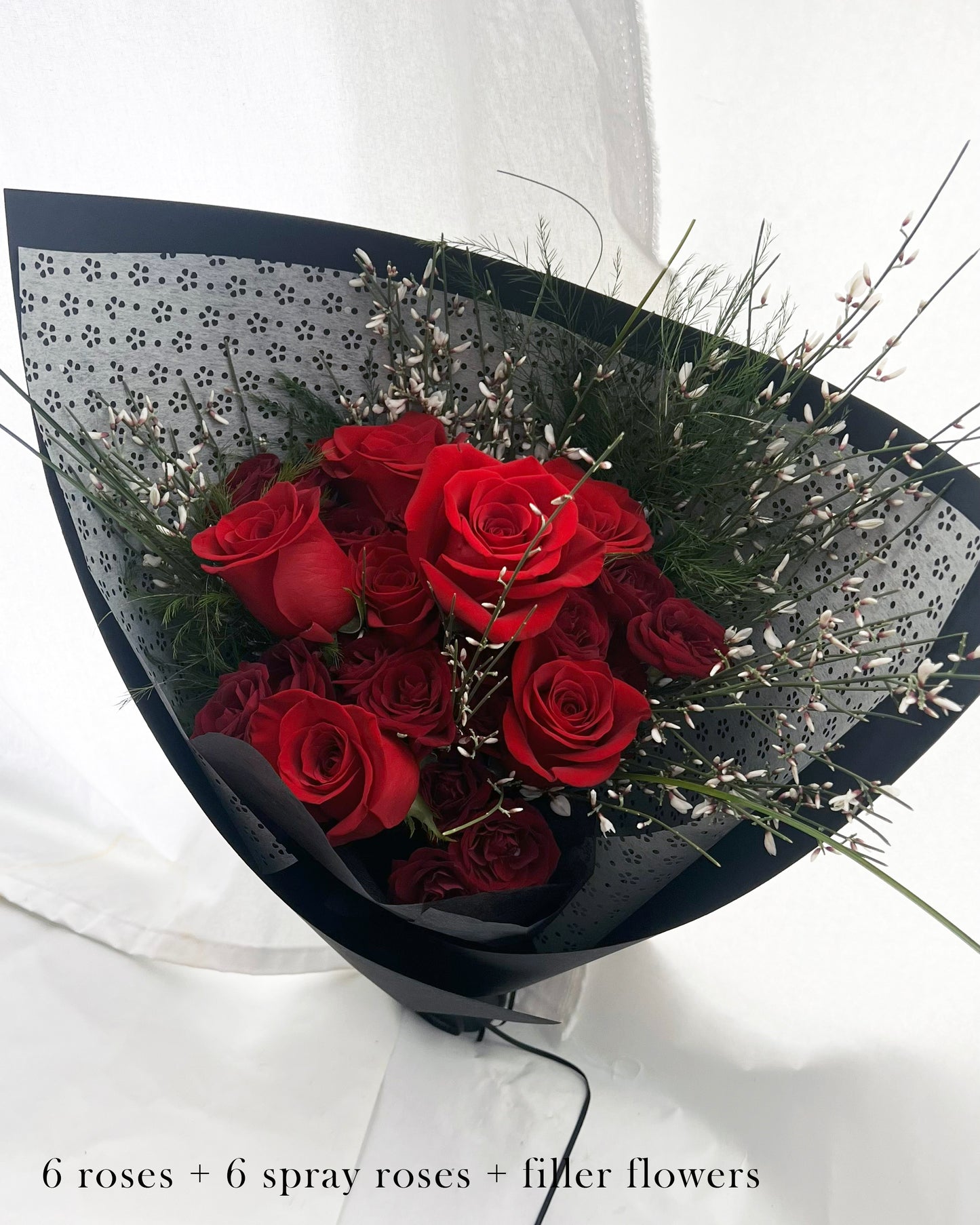 Red Rose with Spray Rose Handtied (6/12/18 stems)︱Black Paper Wrap