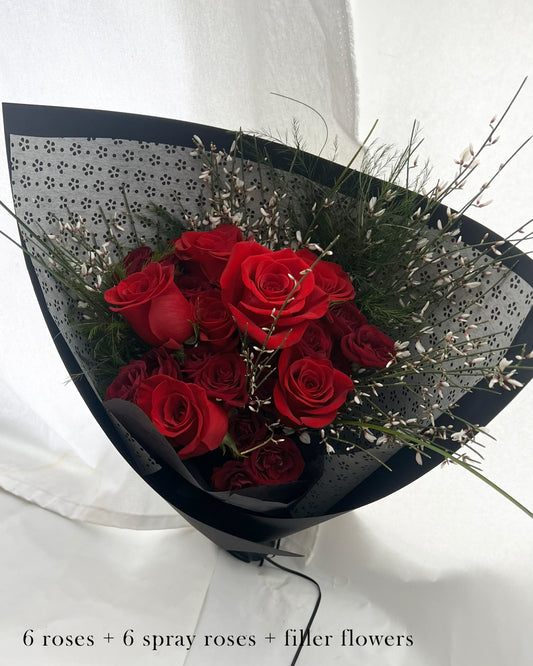 Red Rose with Spray Rose Handtied (6 or 12 or 18 stems)︱Black Paper Wrap