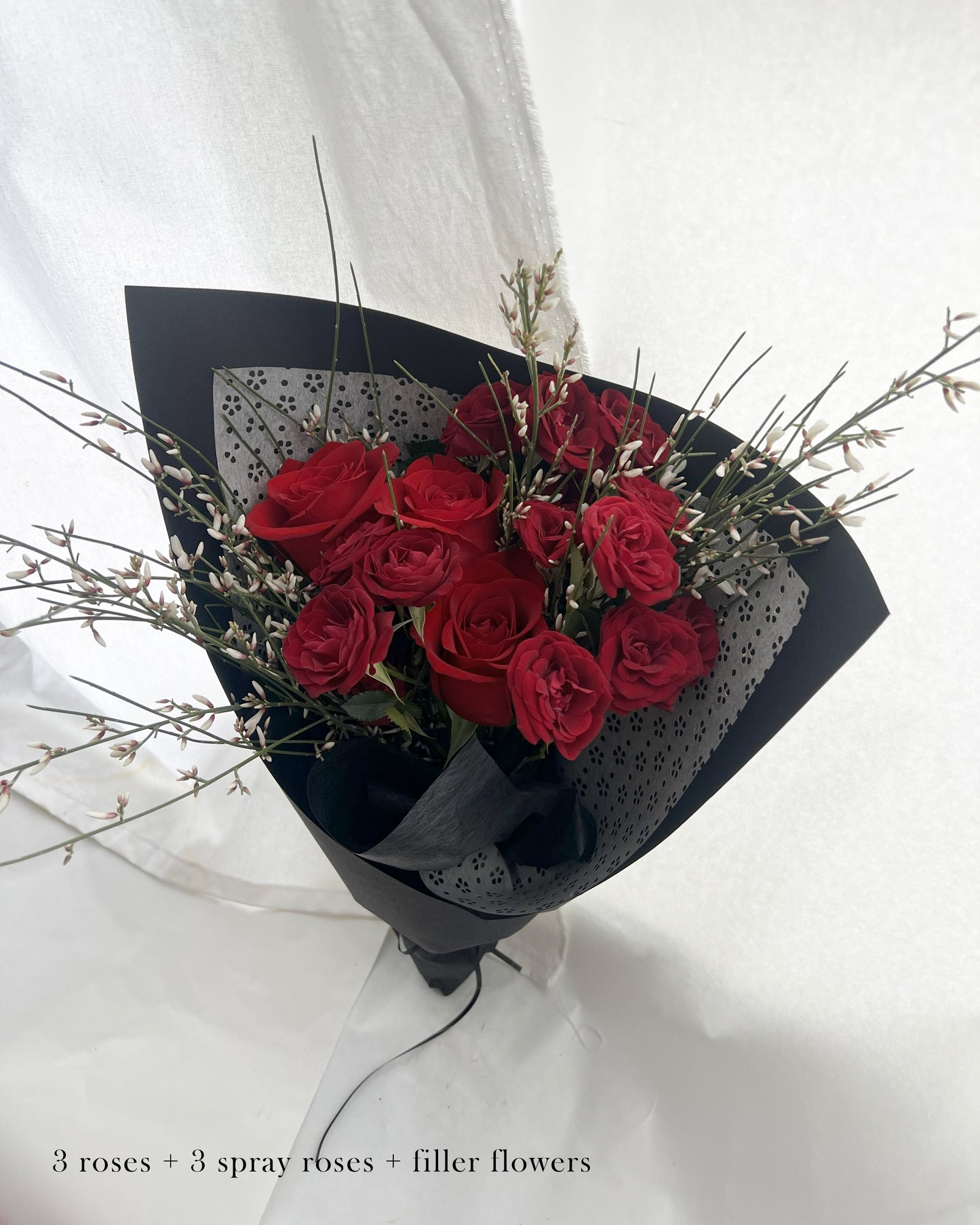 Red Rose with Spray Rose Handtied (6/12/18 stems)︱Black Paper Wrap